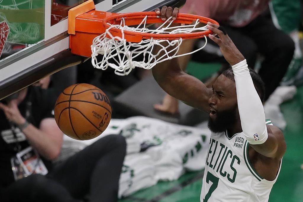 Brown inscrit 27 points et les Celtics prennent l’avance 2-1 en finale de la NBA
