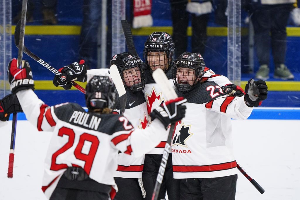 Les Canadiennes remportent l’or au championnat mondial de hockey féminin