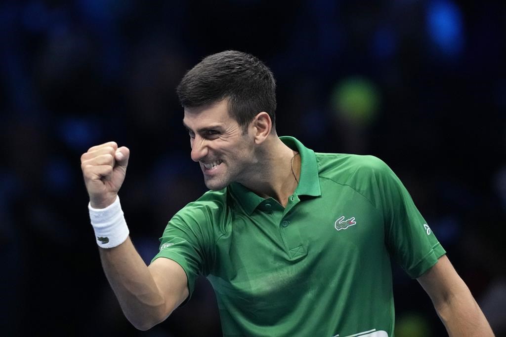 Djokovic vient à bout de Medvedev; Rublev triomphe face à Tsitsipas