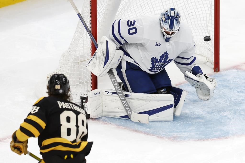 La lutte des équipes de la LNH pour rattraper les Bruins de Boston reprendra lundi