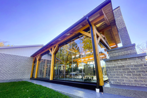 Solarium de Sunspace Sunrooms. Moreau PRS accueille ses clients dans sa succursale à Québec.