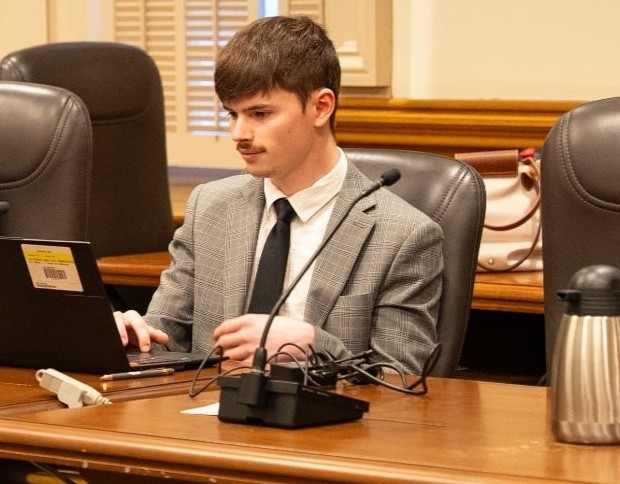 Édouard Fournier : un conseiller municipal joue les parlementaires